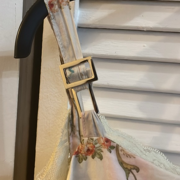 Kitten D’amore. Designed in Australia. AU Size 6 - Picture 8 of 12